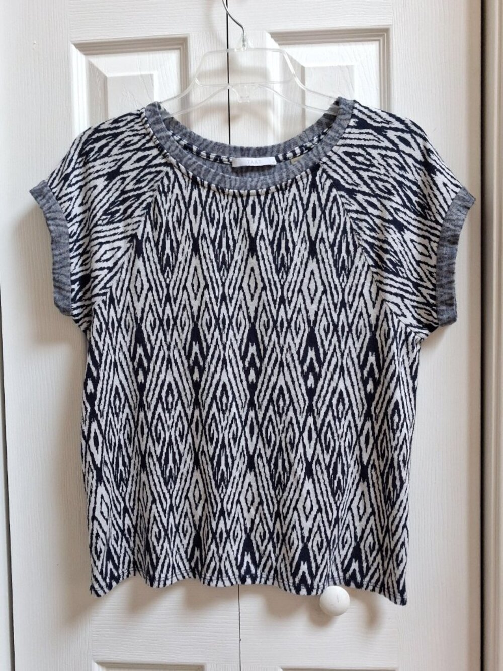 TART COLLECTIONS Navy/White Ikat Diamond Print‎ Tulip Back Top sz XS